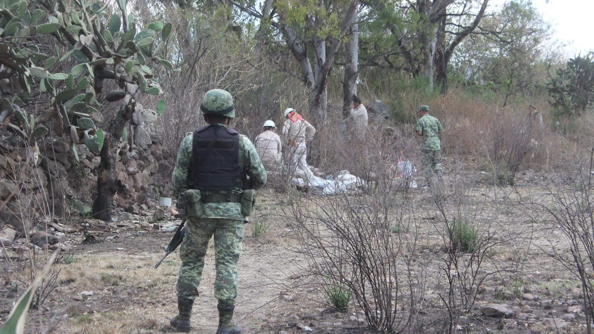 5 MAYO. Entre la comunidad